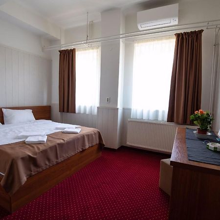 Nepliget Hotel Будапеща Екстериор снимка