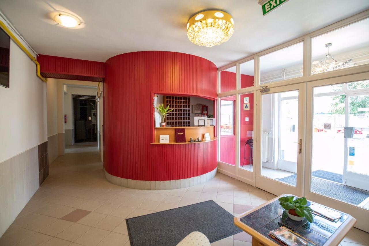 Nepliget Hotel Будапеща Екстериор снимка