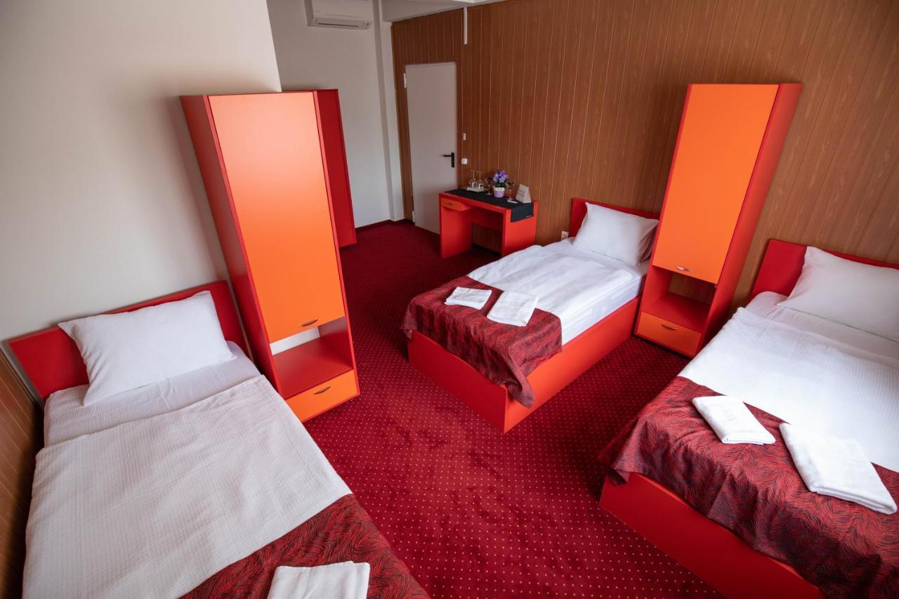 Nepliget Hotel Будапеща Екстериор снимка