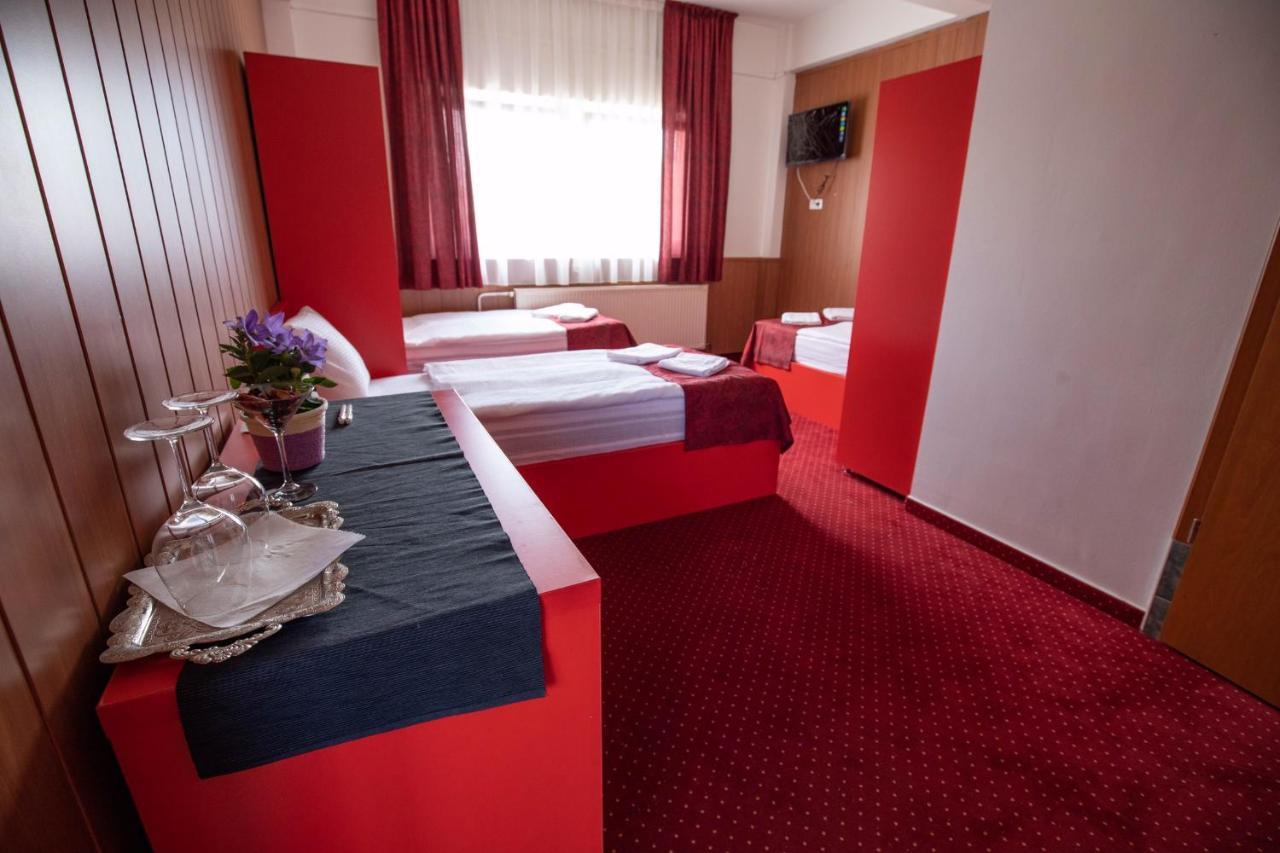 Nepliget Hotel Будапеща Екстериор снимка