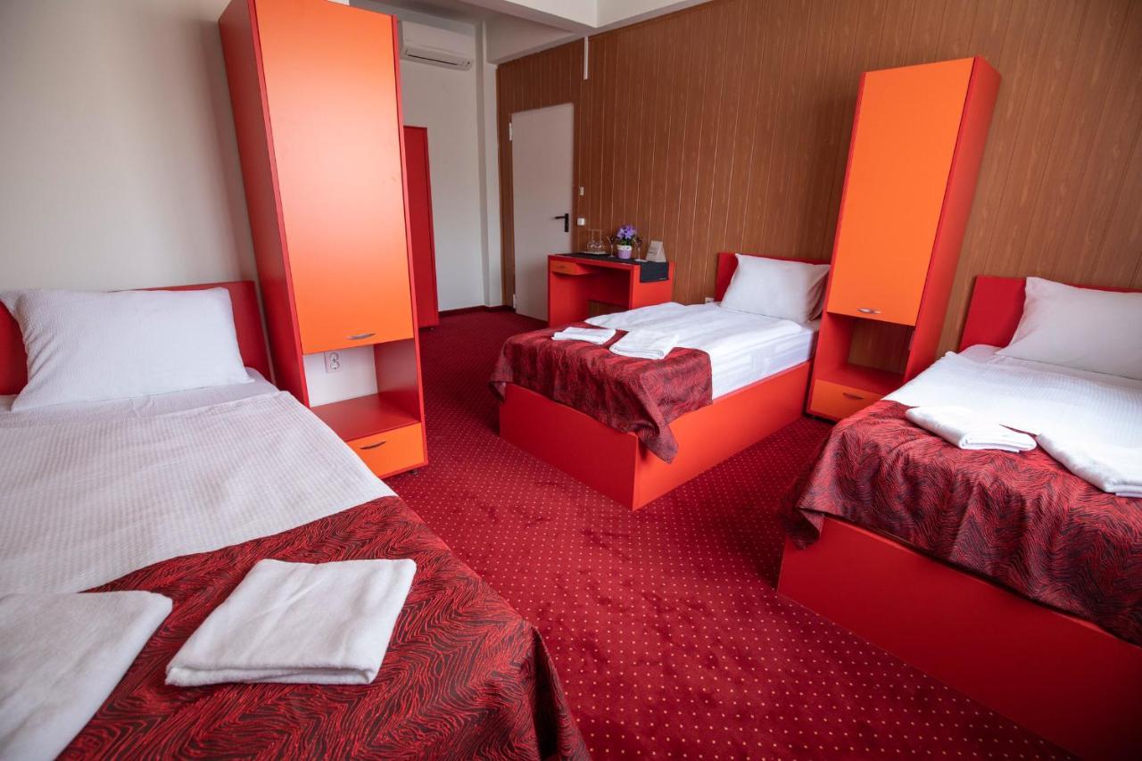 Nepliget Hotel Будапеща Екстериор снимка