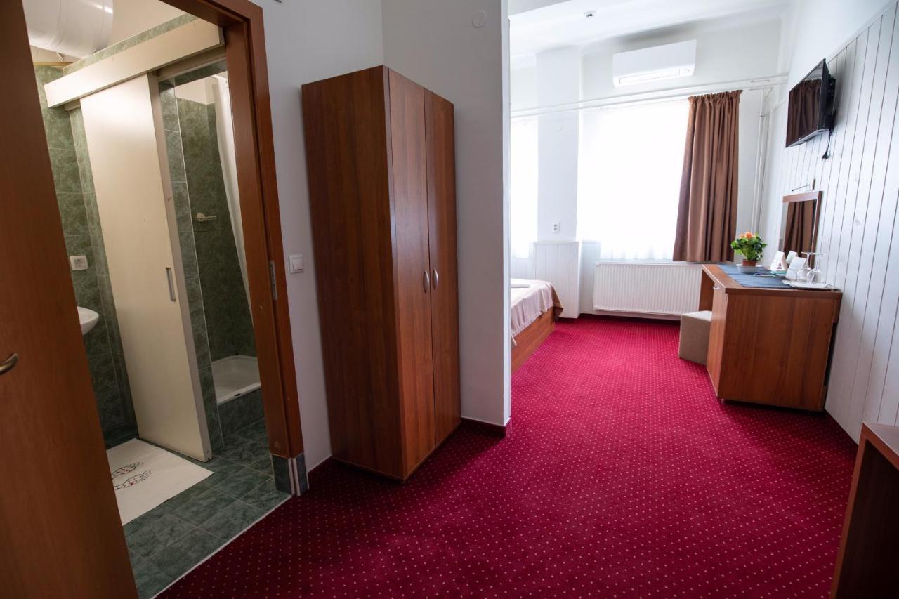 Nepliget Hotel Будапеща Екстериор снимка