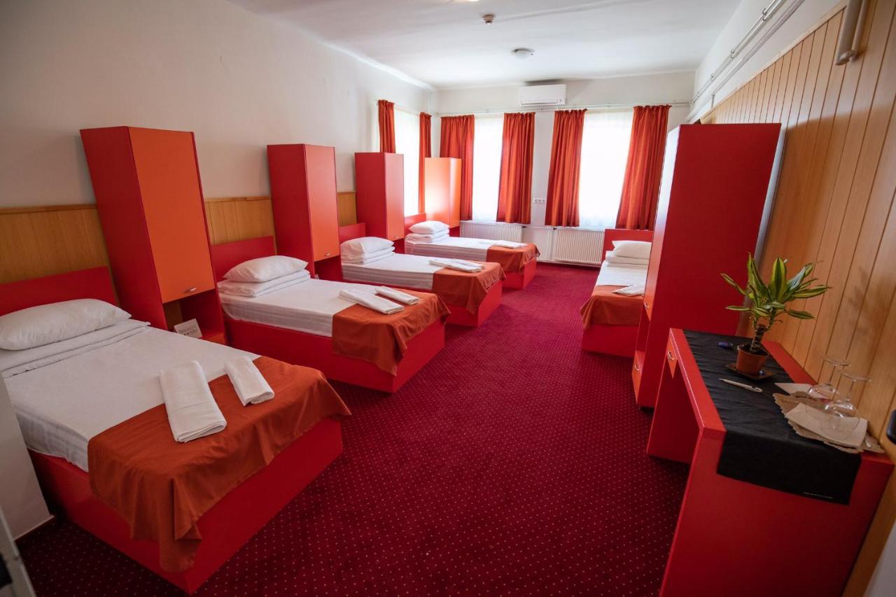 Nepliget Hotel Будапеща Екстериор снимка
